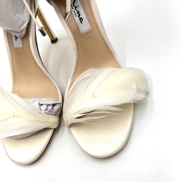 Nina Womens 6 Ivory White Satin Feather Embellished Heels Dress Sandals Shoes - Picture 4 of 14